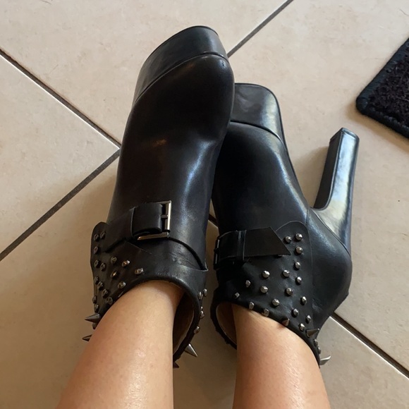 New condition! Size 6 N.Y.L.A. Booties - Carrey - Picture 10 of 11